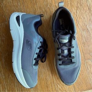 Skechers Arch Comfort Men's Gray Black Sneakers Size 11 Classic Everyday Laceup
